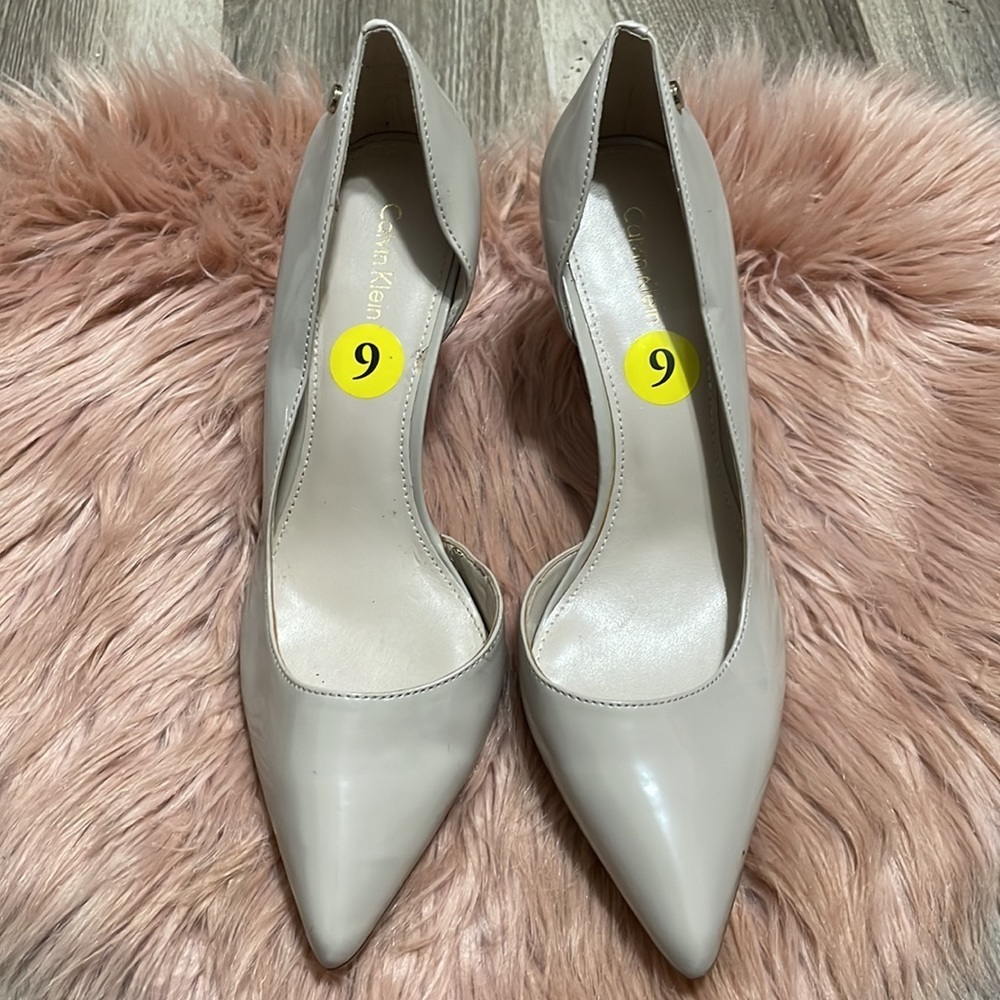 Calvin Klein Cream Heels Size 9 - Picture 3 of 9